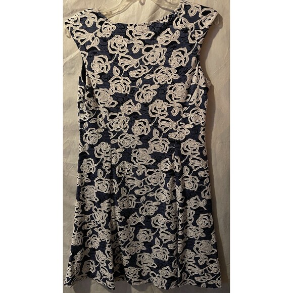 RN STUDIO by RONNI NICOLE Damask White Roses Navy Blue Fit & Flare Dress 12 - Picture 6 of 9